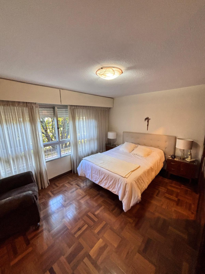 Apartamento ID.440 - Hermosa propiedad de estilo en Puerto del Buceo 3 dorm y servicio 2 gges