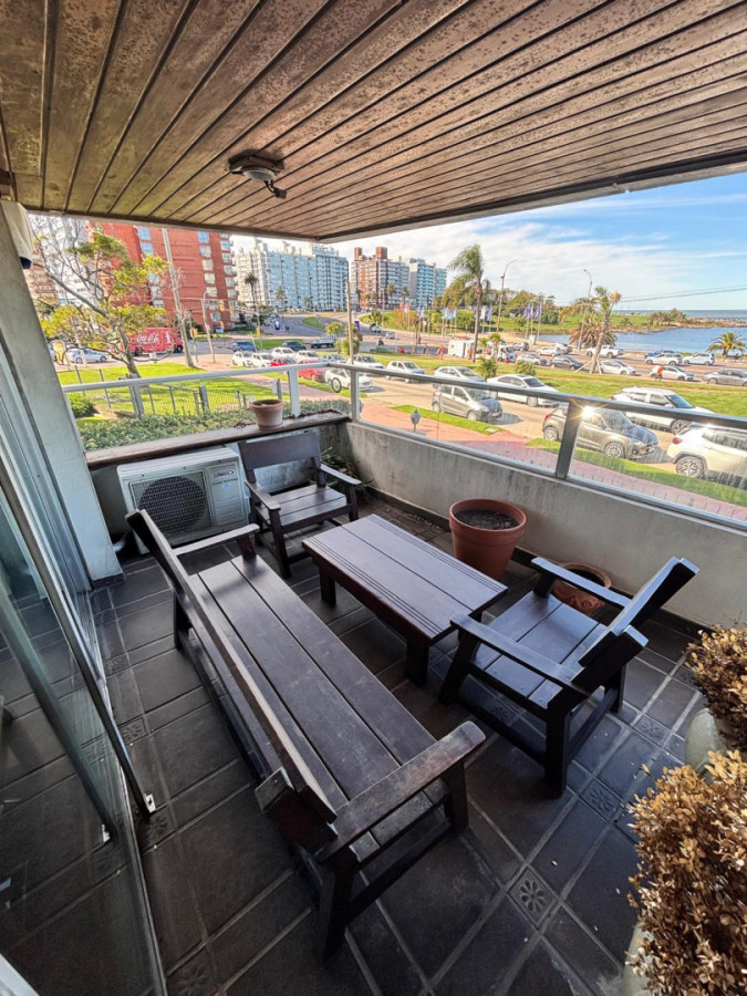 Apartamento ID.440 - Hermosa propiedad de estilo en Puerto del Buceo 3 dorm y servicio 2 gges