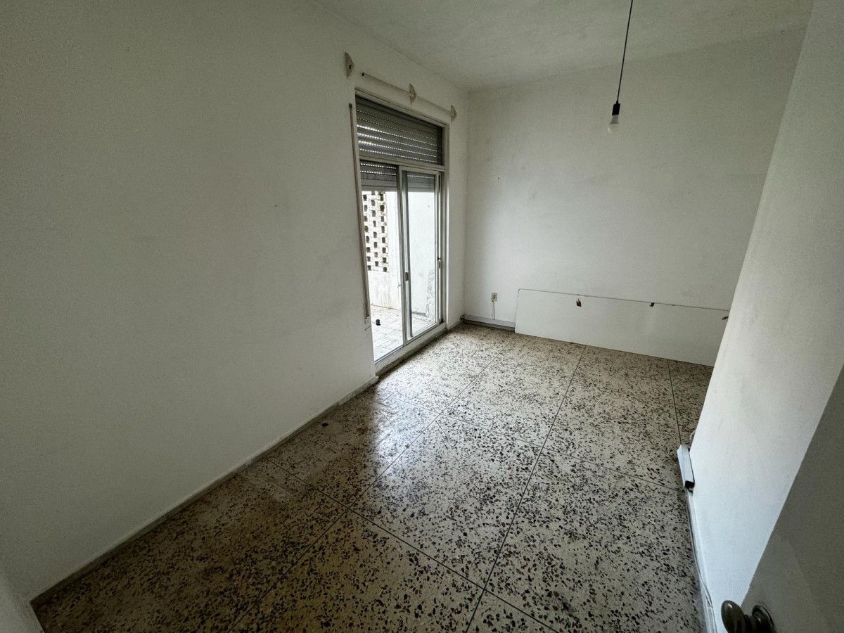Apartamento ID.201 - Oportunidad ! Gran local con vivienda 1 o 2 dorm en Pocitos.