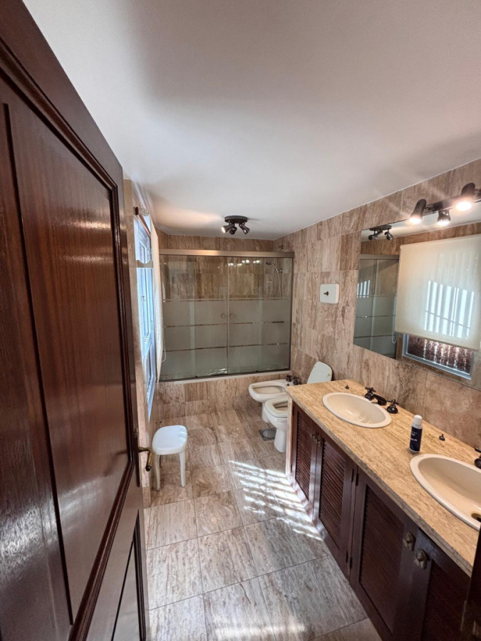 Apartamento ID.440 - Hermosa propiedad de estilo en Puerto del Buceo 3 dorm y servicio 2 gges