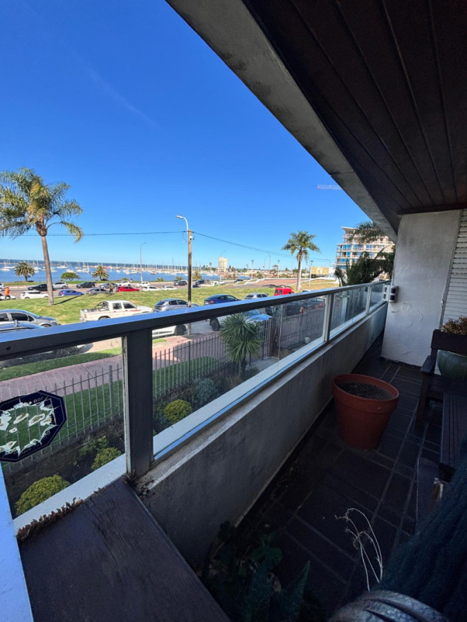 Apartamento ID.440 - Hermosa propiedad de estilo en Puerto del Buceo 3 dorm y servicio 2 gges