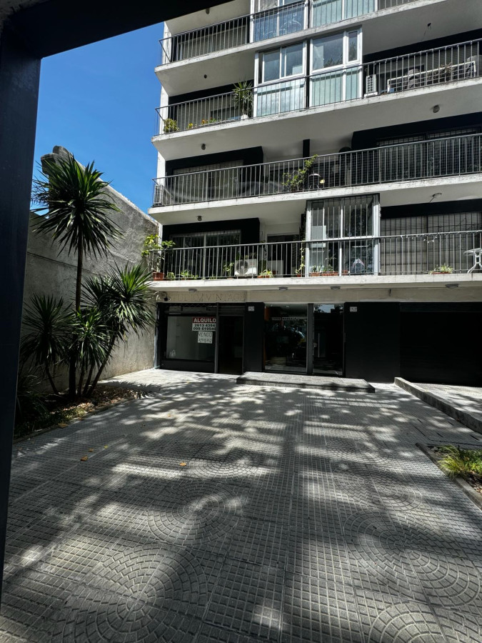 Apartamento ID.201 - Oportunidad ! Gran local con vivienda 1 o 2 dorm en Pocitos.
