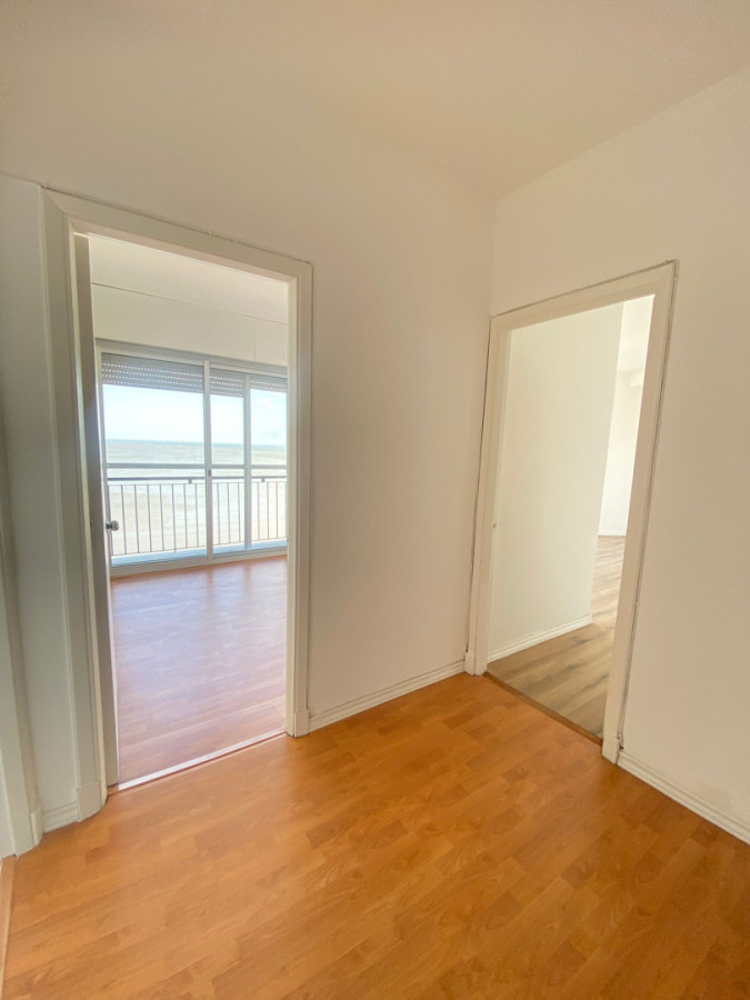 Apartamento ID.402 - Hermoso apartamento en alquiler 3 dorm frente al mar en Pocitos