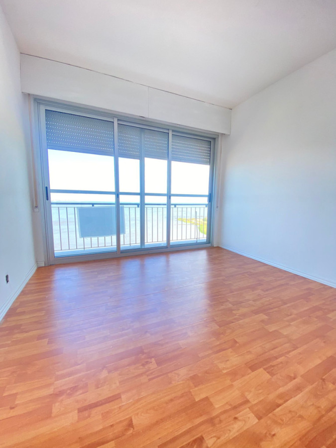 Apartamento ID.402 - Hermoso apartamento en alquiler 3 dorm frente al mar en Pocitos