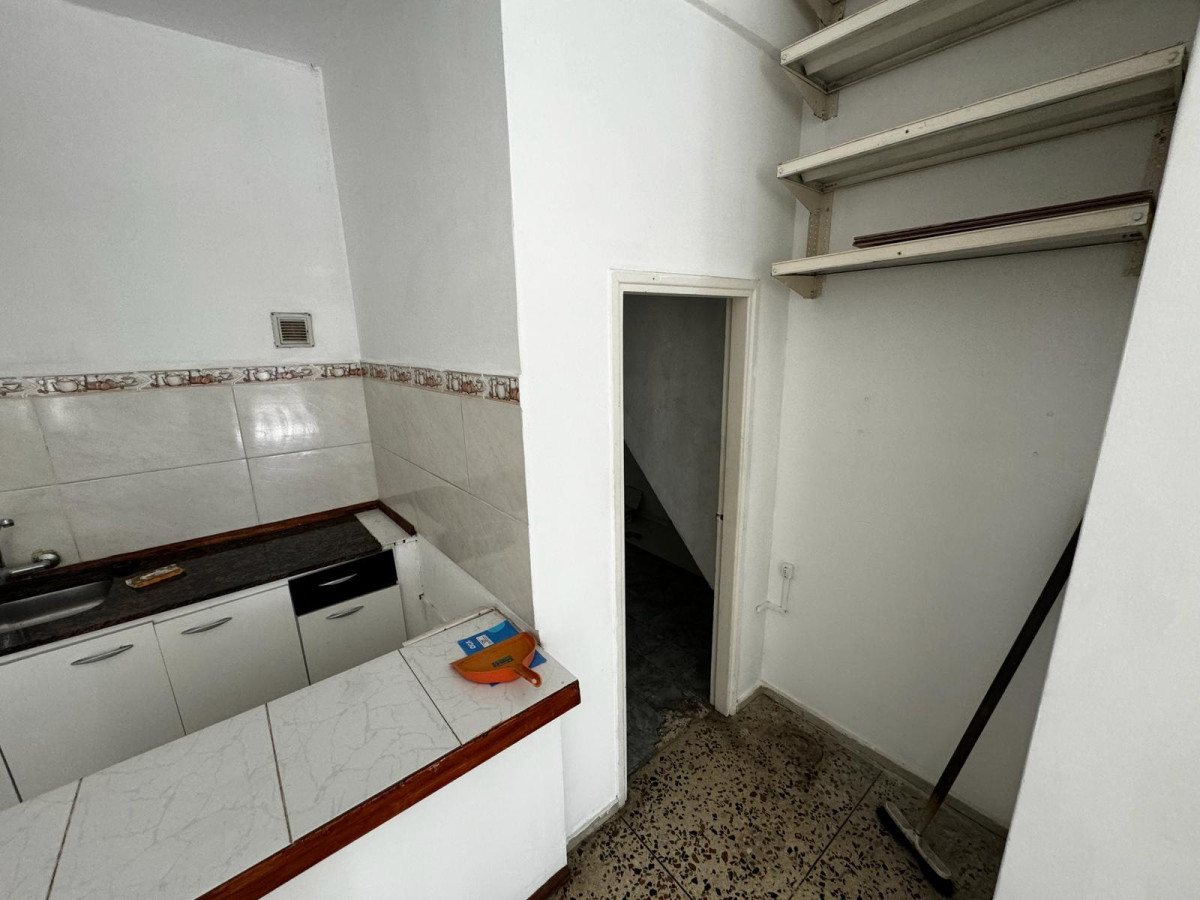 Apartamento ID.201 - Oportunidad ! Gran local con vivienda 1 o 2 dorm en Pocitos.