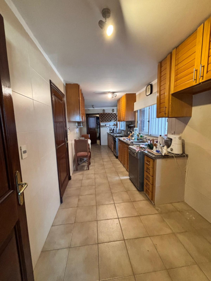 Apartamento ID.440 - Hermosa propiedad de estilo en Puerto del Buceo 3 dorm y servicio 2 gges