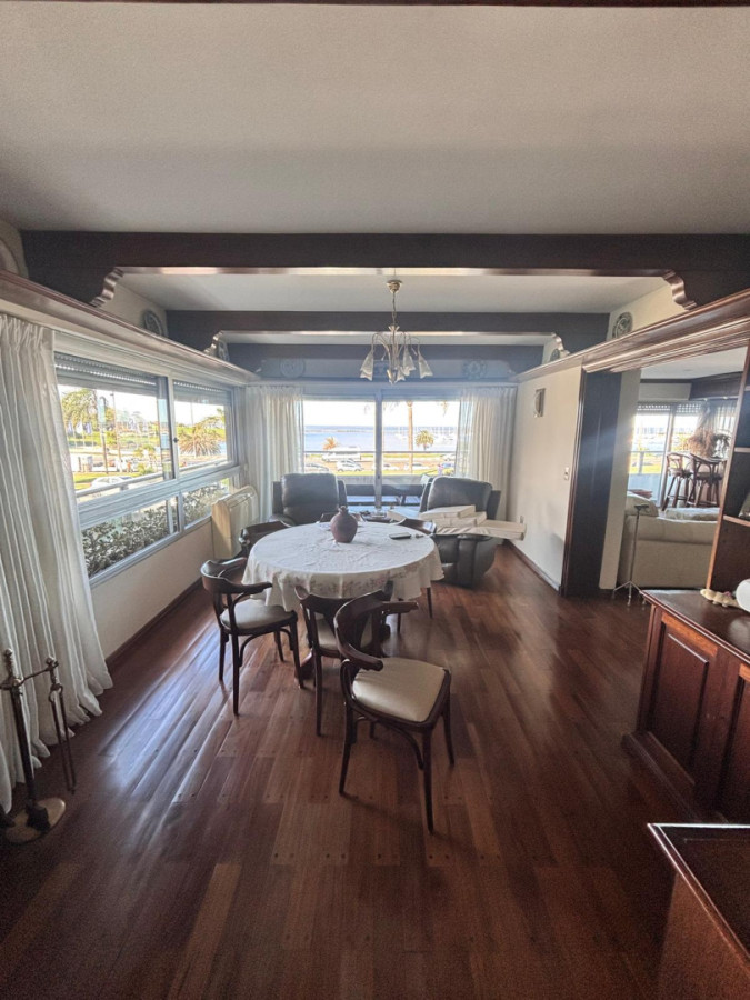 Apartamento ID.440 - Hermosa propiedad de estilo en Puerto del Buceo 3 dorm y servicio 2 gges