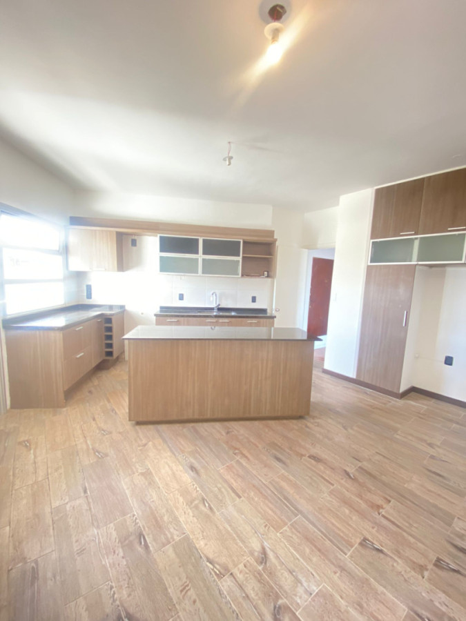 Apartamento ID.402 - Hermoso apartamento en alquiler 3 dorm frente al mar en Pocitos