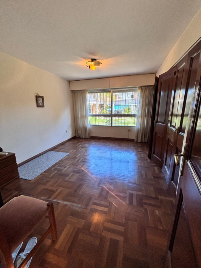 Apartamento ID.440 - Hermosa propiedad de estilo en Puerto del Buceo 3 dorm y servicio 2 gges