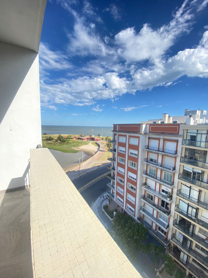 Apartamento ID.402 - Hermoso apartamento en alquiler 3 dorm frente al mar en Pocitos