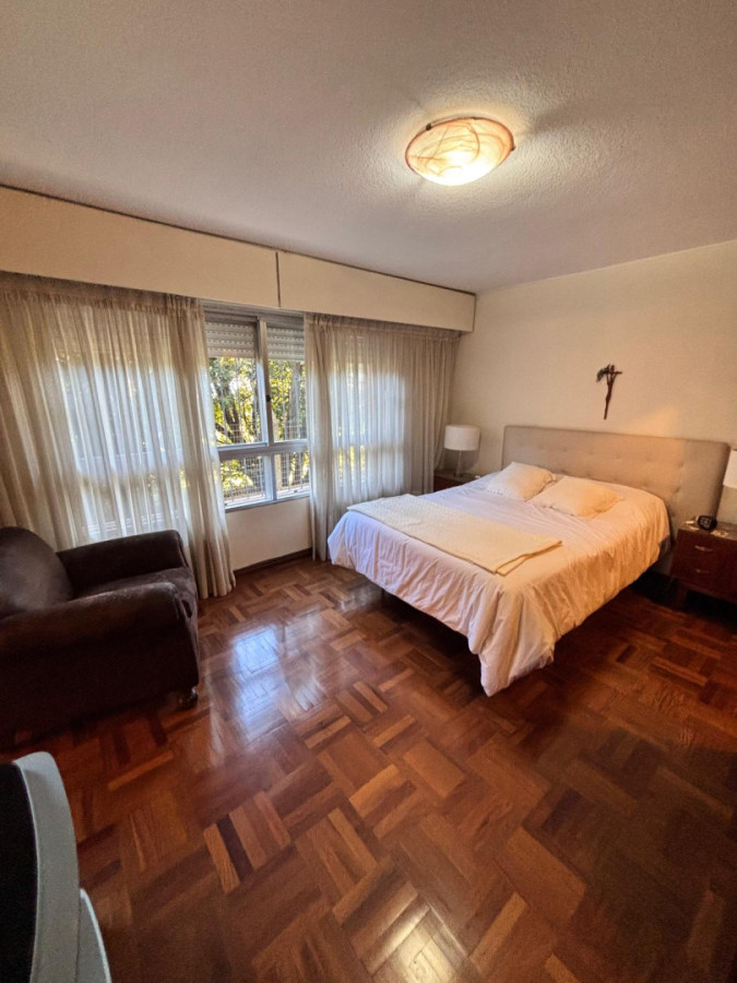 Apartamento ID.440 - Hermosa propiedad de estilo en Puerto del Buceo 3 dorm y servicio 2 gges