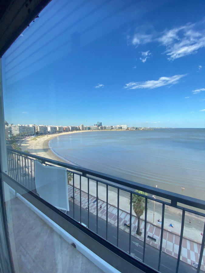 Apartamento ID.402 - Hermoso apartamento en alquiler 3 dorm frente al mar en Pocitos