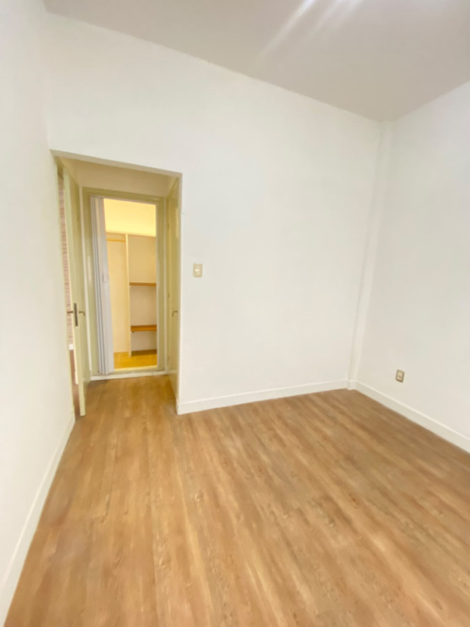 Apartamento ID.452 - Alquiler de apartamento de 1 dormitorio con amplio patio en Ciudad Vieja
