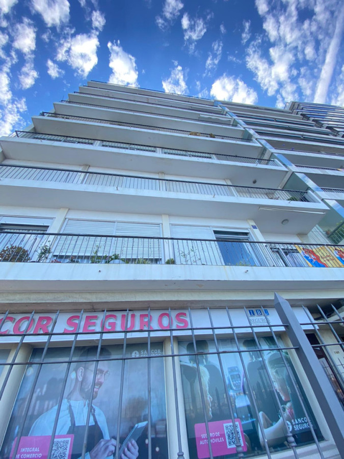 Apartamento ID.402 - Hermoso apartamento en alquiler 3 dorm frente al mar en Pocitos