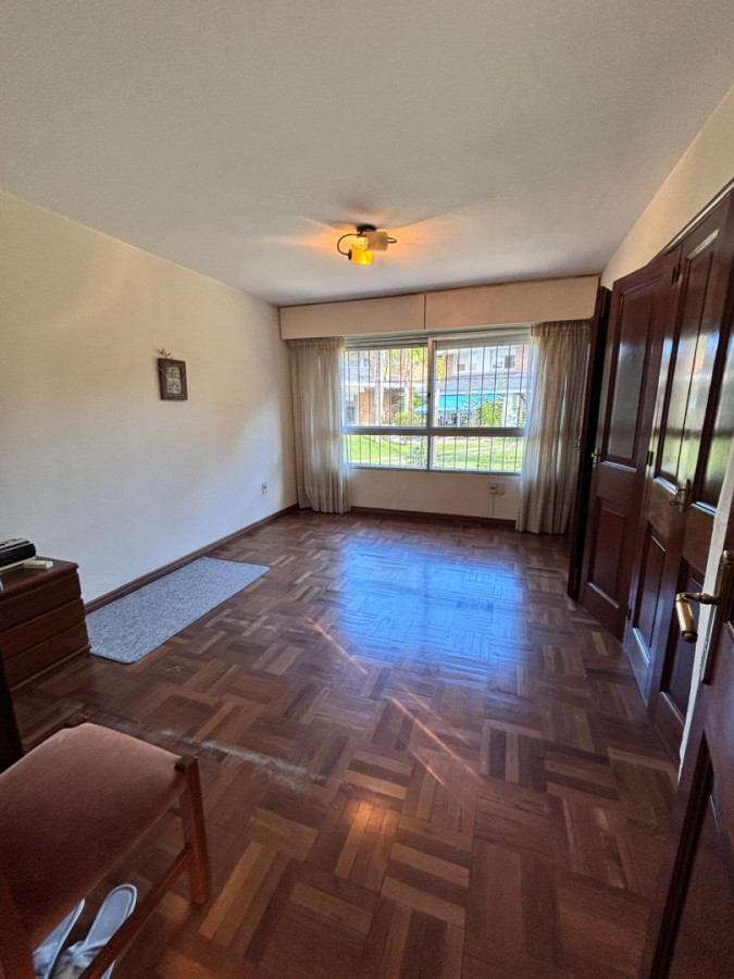 Apartamento ID.440 - Hermosa propiedad de estilo en Puerto del Buceo 3 dorm y servicio 2 gges