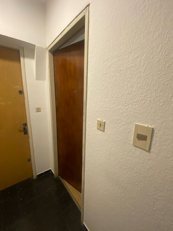 Apartamento ID.186 - Monoambiente Ideal Oficina o Vivienda en la Ciudad Vieja con renta!
