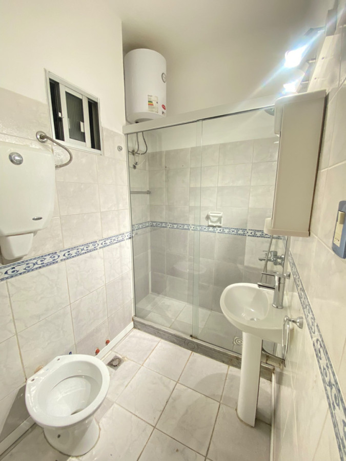 Apartamento ID.452 - Alquiler de apartamento de 1 dormitorio con amplio patio en Ciudad Vieja