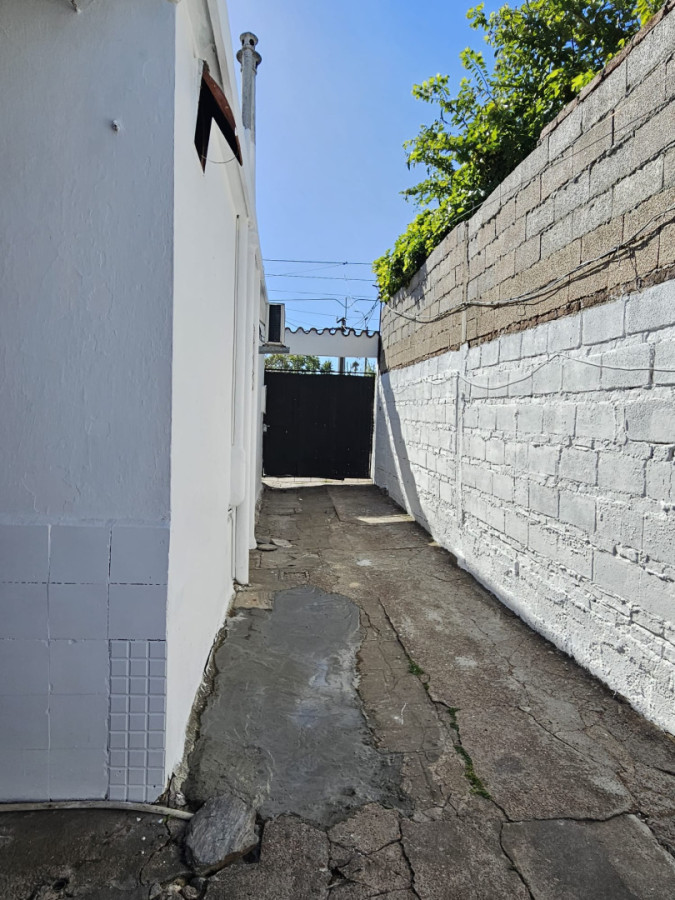 Casa ID.409 - Venta de casa 2 dormitorios y gran fondo en Maroñas