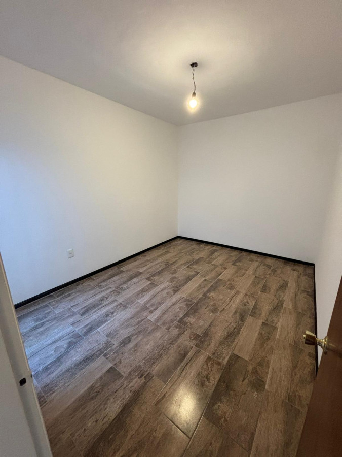 Casa ID.270 - Apartamento en PH totalmente independiente 2 dorm en Paso Molino, La Teja en Venta con renta.