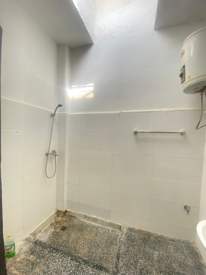 Casa ID.424 - Casa independiente con cochera en alquiler 2 dormitorios.