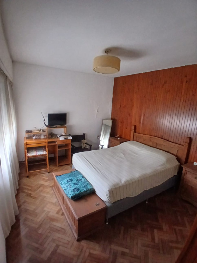 Casa ID.321 - Venta de amplia casa en Malvín. Vida de barrio cerca del mar