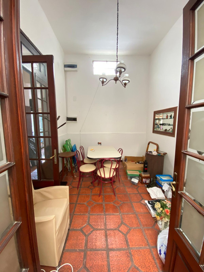 Casa ID.318 - Gran propiedad en Pocitos en Padrón Único 4 dorm,2 baños y gge