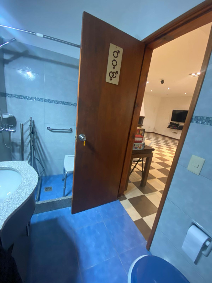 Casa ID.318 - Gran propiedad en Pocitos en Padrón Único 4 dorm,2 baños y gge