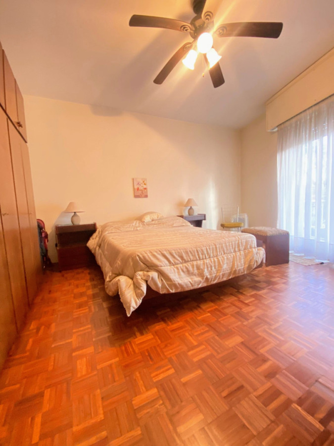 Casa ID.447 - Casa de dos plantas | Buceo | 2 dorm. | 2 baños | Garage