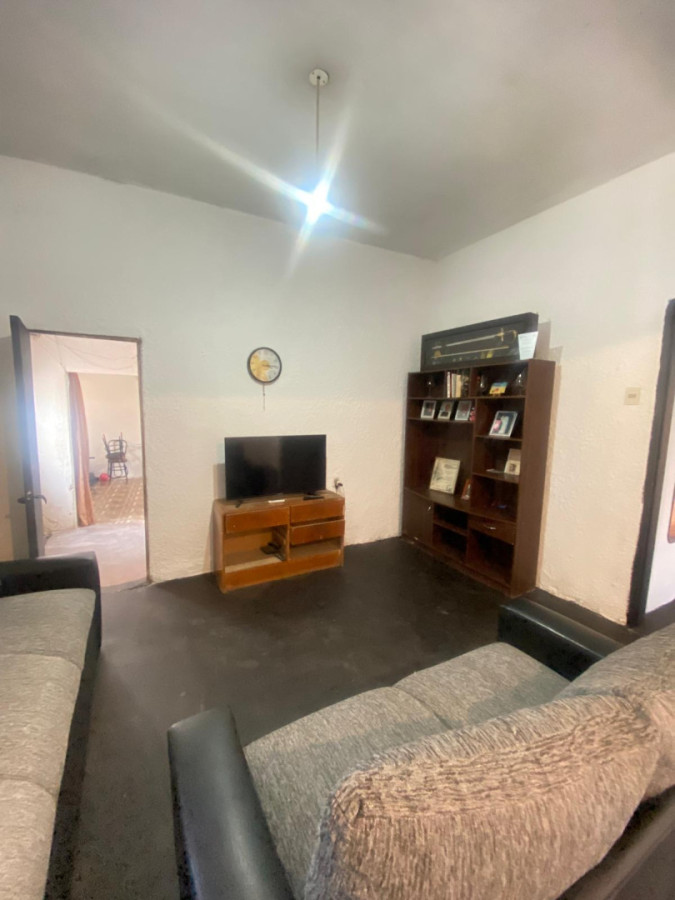 Casa ID.424 - Casa independiente con cochera en alquiler 2 dormitorios.