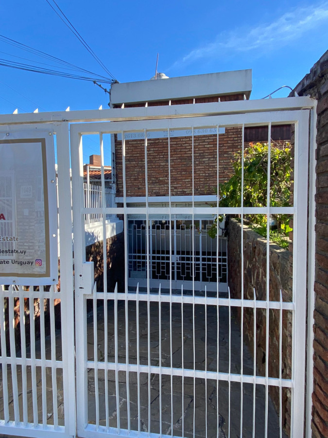 Casa ID.321 - Hermosa Casa en PU en Malvin 5 dorm y 2 baños con gge doble