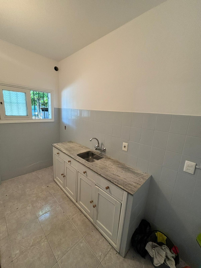 Casa ID.270 - Apartamento en PH totalmente independiente 2 dorm en Paso Molino, La Teja en Venta con renta.