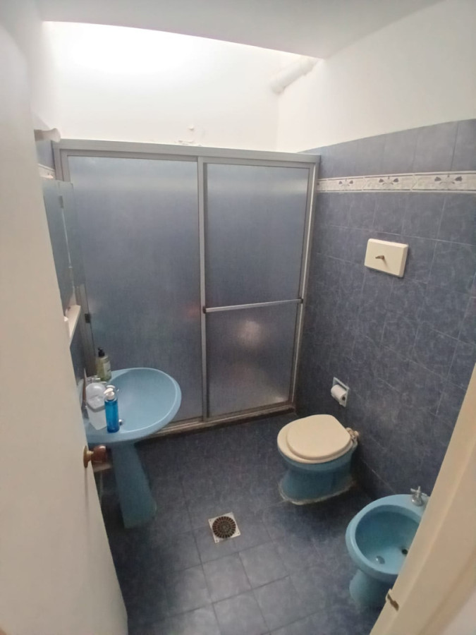 Casa ID.321 - Venta de amplia casa en Malvín. Vida de barrio cerca del mar