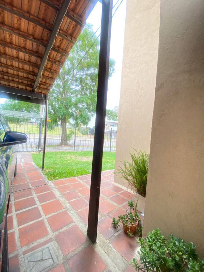 Casa ID.419 - Casa de 3 dormitorios con parrillero, terraza y jardín cerca de Plaza Italia Shopping