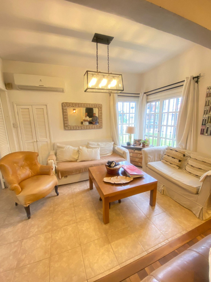 Casa ID.419 - Casa de 3 dormitorios con parrillero, terraza y jardín cerca de Plaza Italia Shopping