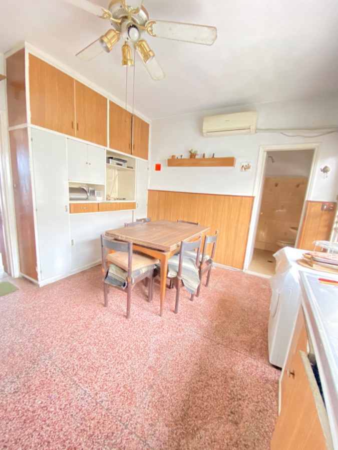 Casa ID.454 - Casa con vista al mar, 3 dormitorios, garaje y patio en Buceo
