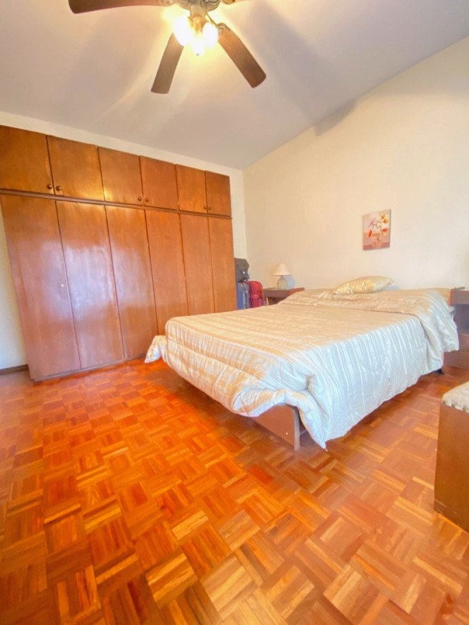 Casa ID.447 - Casa de dos plantas | Buceo | 2 dorm. | 2 baños | Garage