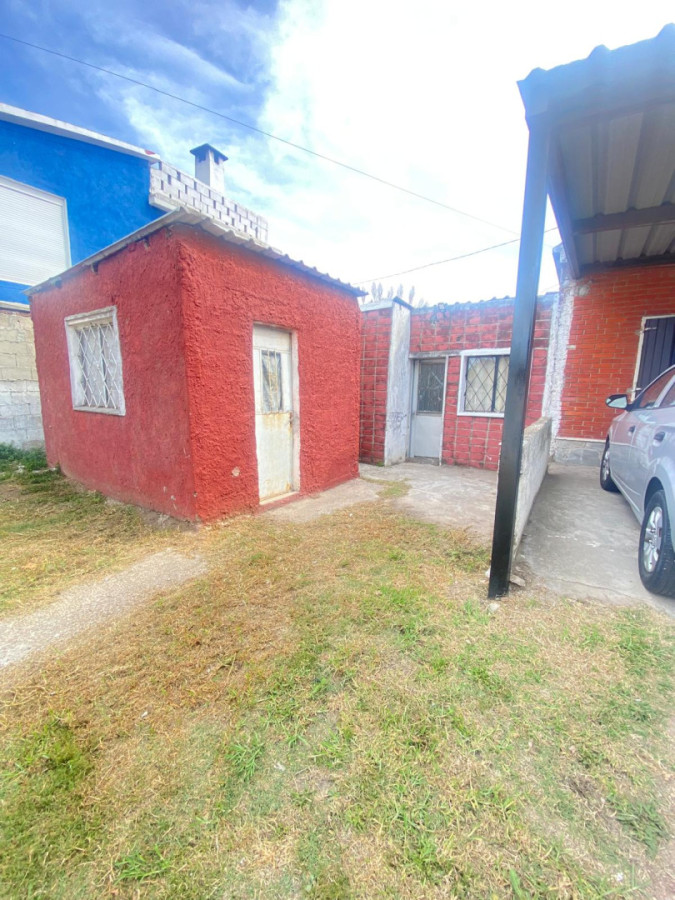 Casa ID.424 - Casa independiente con cochera en alquiler 2 dormitorios.