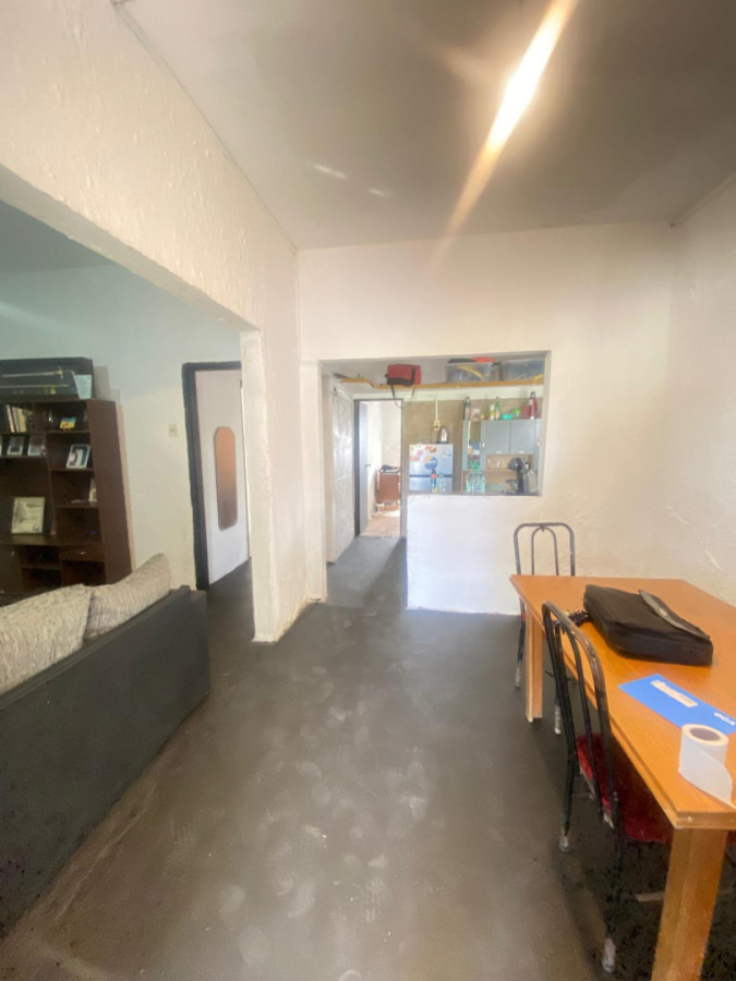 Casa ID.424 - Casa independiente con cochera en alquiler 2 dormitorios.