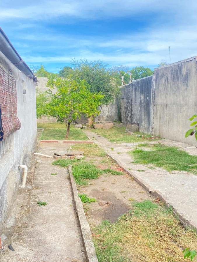 Casa ID.409 - Venta de casa 2 dormitorios y gran fondo en Maroñas