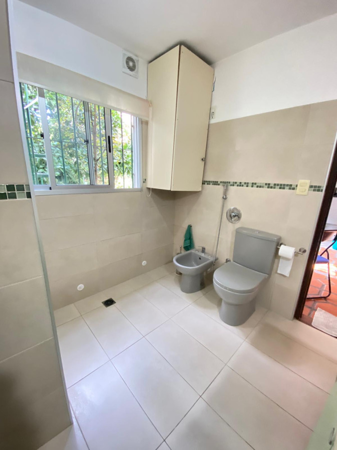 Casa ID.318 - Gran propiedad en Pocitos en Padrón Único 4 dorm,2 baños y gge