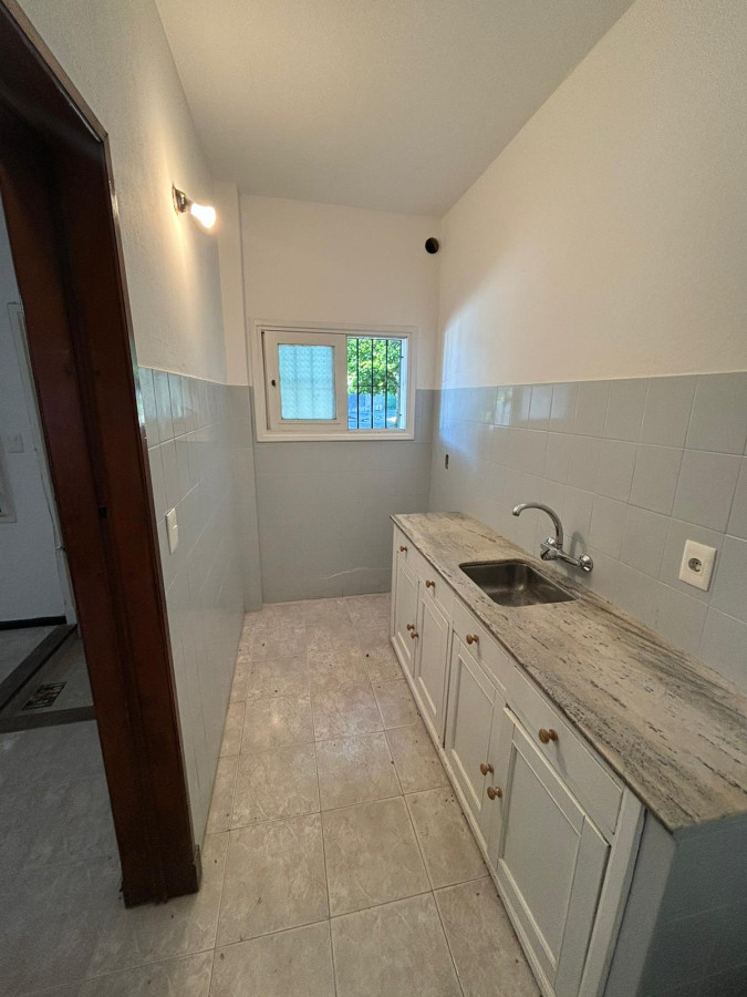 Casa ID.270 - Apartamento en PH totalmente independiente 2 dorm en Paso Molino, La Teja en Venta con renta.