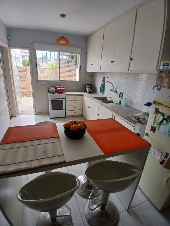 Casa ID.321 - Venta de amplia casa en Malvín. Vida de barrio cerca del mar