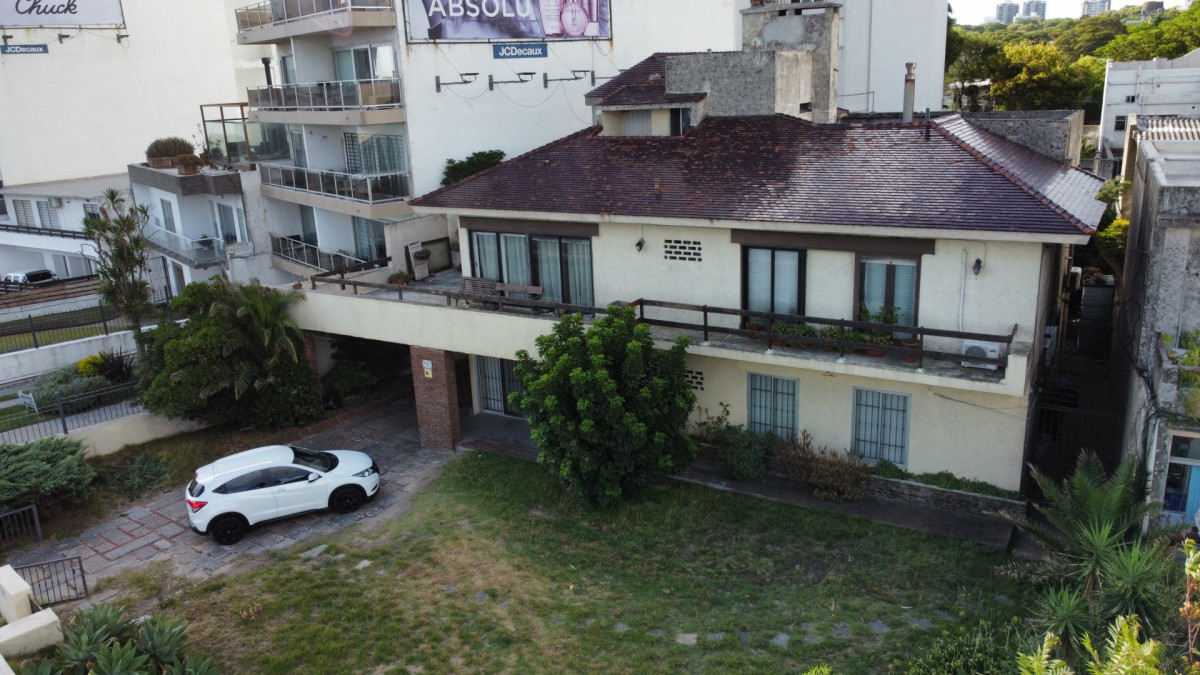 Casa ID.416 - Espectacular padron en Malvin.