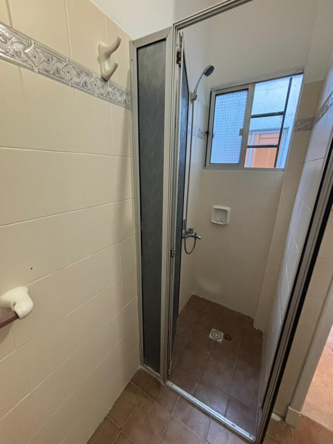 Casa ID.270 - Apartamento en PH totalmente independiente 2 dorm en Paso Molino, La Teja en Venta con renta.