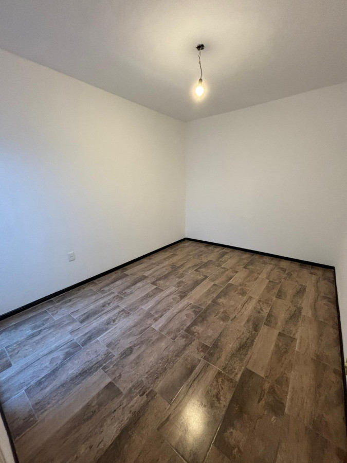 Casa ID.270 - Apartamento en PH totalmente independiente 2 dorm en Paso Molino, La Teja en Venta con renta.
