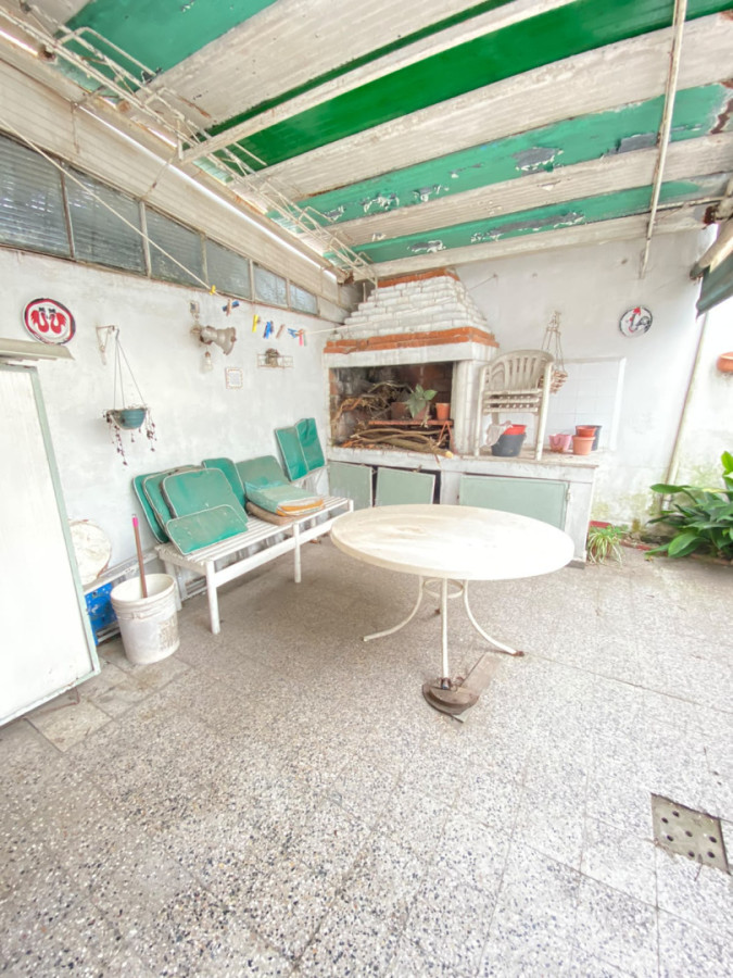 Casa ID.454 - Casa con vista al mar, 3 dormitorios, garaje y patio en Buceo