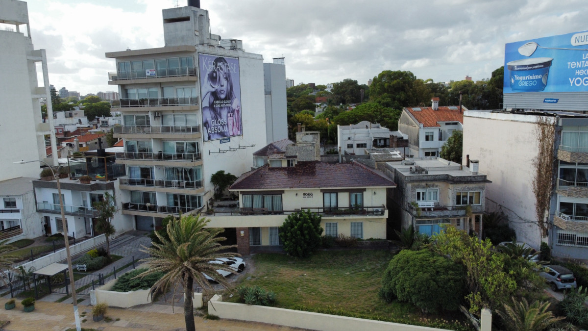 Casa ID.416 - Espectacular padron en Malvin.