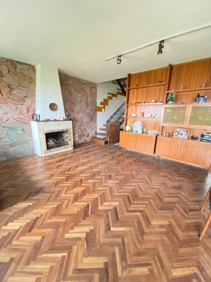 Casa ID.454 - Casa con vista al mar, 3 dormitorios, garaje y patio en Buceo