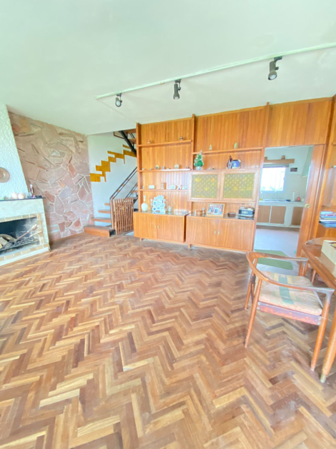 Casa ID.454 - Casa con vista al mar, 3 dormitorios, garaje y patio en Buceo