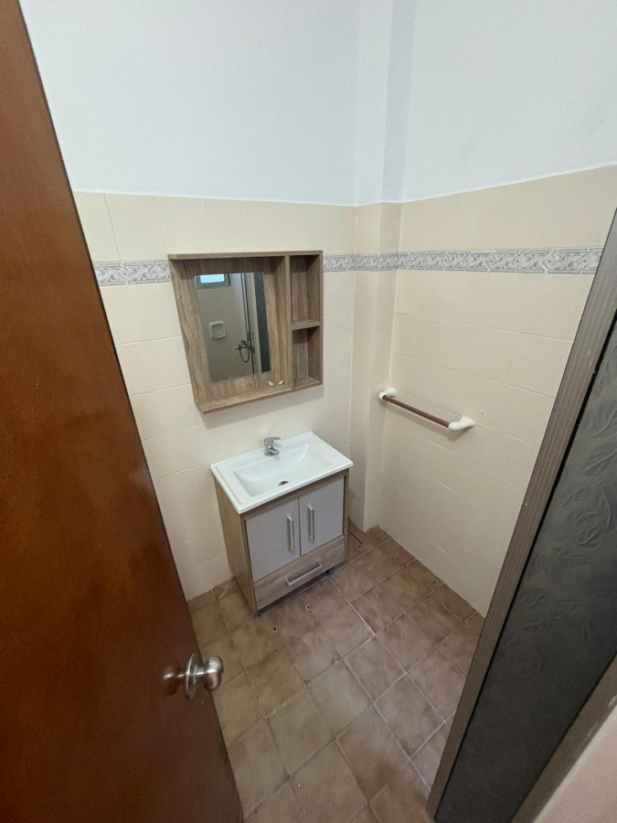 Casa ID.270 - Apartamento en PH totalmente independiente 2 dorm en Paso Molino, La Teja en Venta con renta.